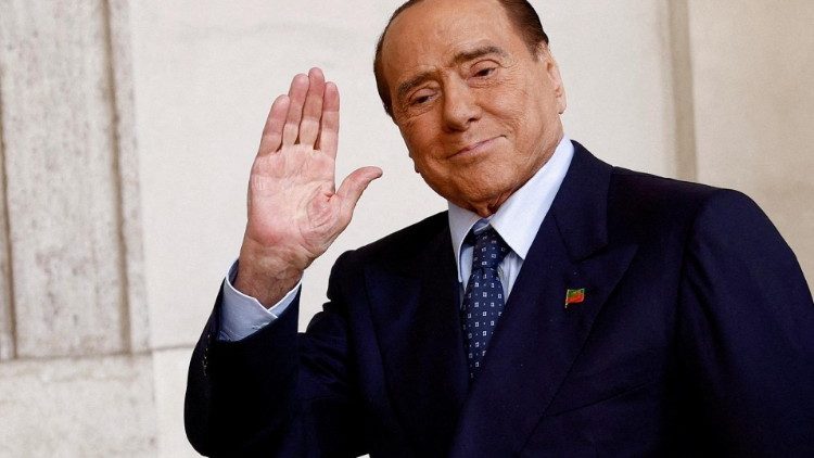 El Papa ofrece condolencias y oraciones por Silvio Berlusconi El Papa ofrece condolencias y oraciones por Silvio Berlusconi