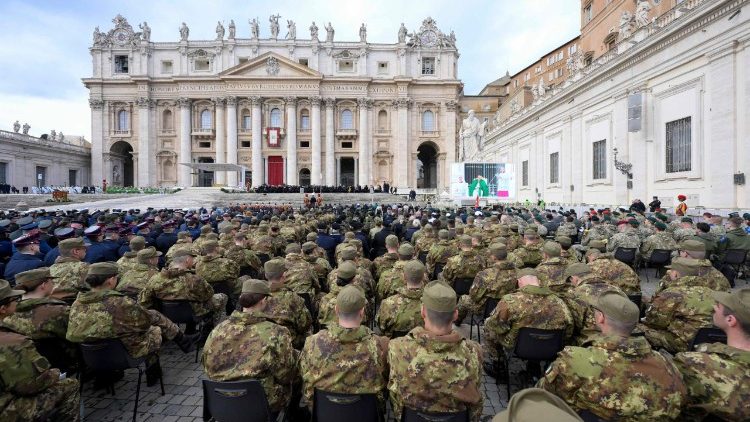 El Papa pide a las Fuerzas Armadas ser testigos valientes del amor de Dios El Papa pide a las Fuerzas Armadas ser testigos valientes del amor de Dios