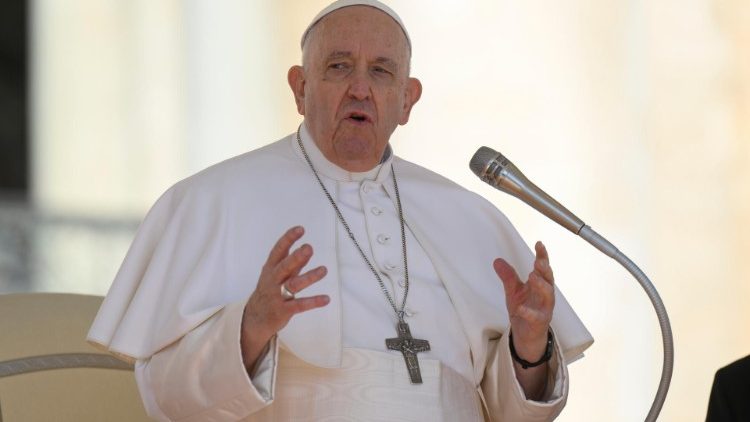 El Papa pidió a los políticos argentinos 'que se unan para hablar y llevar la Patria adelante' El Papa pidió a los políticos argentinos 'que se unan para hablar y llevar la Patria adelante'