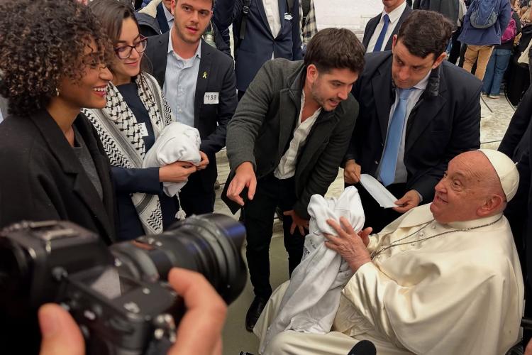 El Papa recibe a jóvenes israelíes y palestinos en un histórico encuentro El Papa recibe a jóvenes israelíes y palestinos en un histórico encuentro