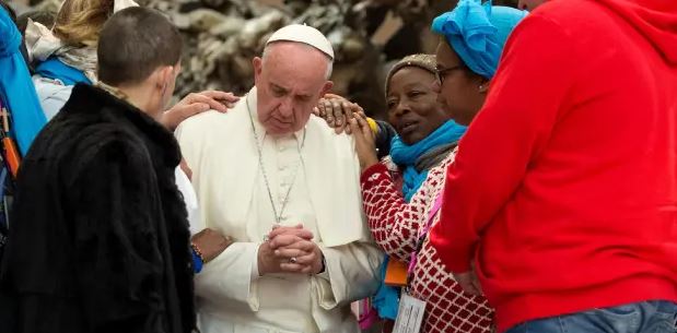 El Papa recibió a los pobres de Roma para conocer qué esperan de la Iglesia El Papa recibió a los pobres de Roma para conocer qué esperan de la Iglesia