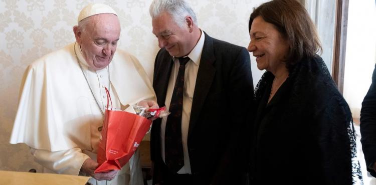 El Papa recibió al hijo del coronel Larrabure víctima del terrorismo El Papa recibió al hijo del coronel Larrabure víctima del terrorismo