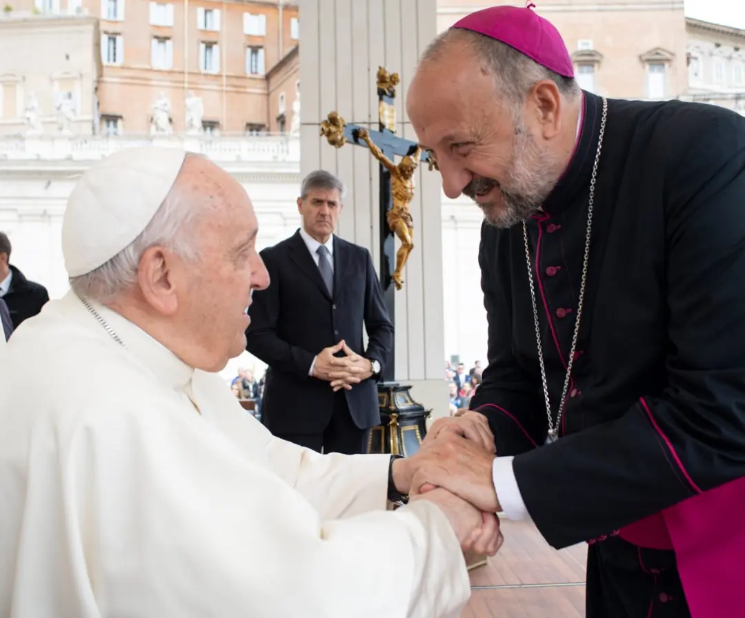 El Papa recibió en audiencia privada al obispo de San Luis El Papa recibió en audiencia privada al obispo de San Luis