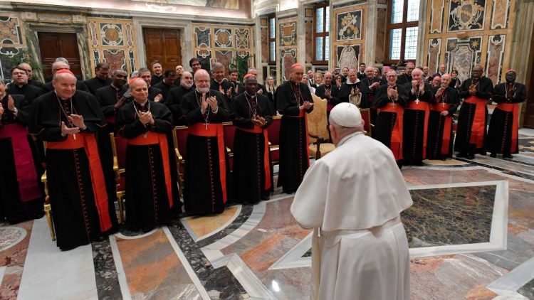 El Papa recuerda que se bendice a las personas, no la unión El Papa recuerda que se bendice a las personas, no la unión