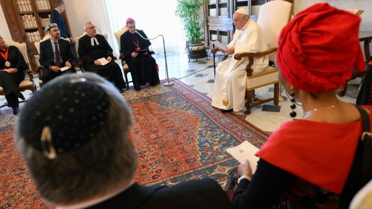 El Papa reitera que la crisis social y la ambiental son una misma crisis El Papa reitera que la crisis social y la ambiental son una misma crisis