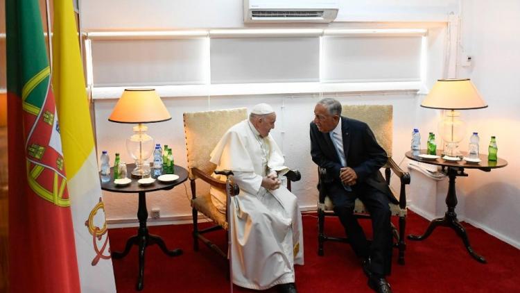 El Papa se encuentra con el presidente portugués tras la ceremonia de bienvenida El Papa se encuentra con el presidente portugués tras la ceremonia de bienvenida