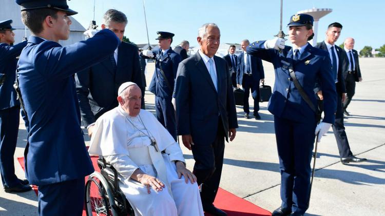 El Papa ya está en Roma, tras su viaje apostólico a Lisboa por la JMJ El Papa ya está en Roma, tras su viaje apostólico a Lisboa por la JMJ