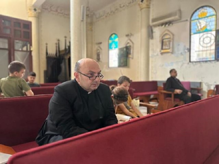 El párroco de Gaza permanecerá en la ciudad junto a las personas más vulnerables