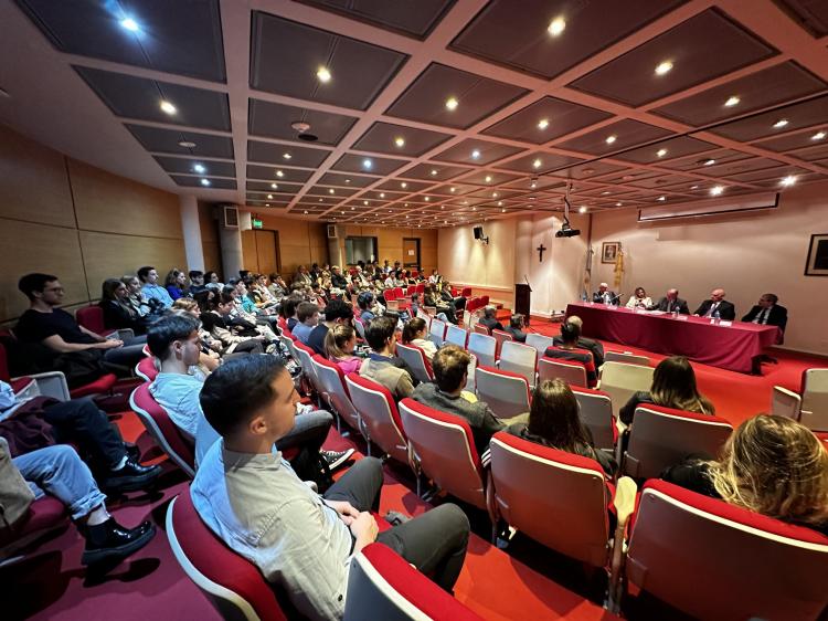El presidente de la UIA presentó un programa en la UCA El presidente de la UIA presentó un programa en la UCA