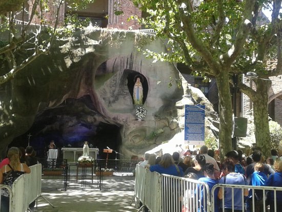 Santos Lugares prepara los festejos en honor de la Virgen de Lourdes Santos Lugares prepara los festejos en honor de la Virgen de Lourdes
