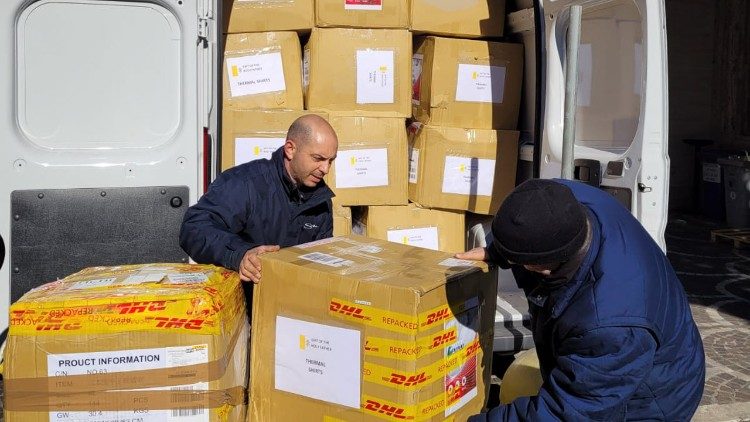 El Vaticano envió 10 mil camisetas térmicas para Siria y Turquía El Vaticano envió 10 mil camisetas térmicas para Siria y Turquía