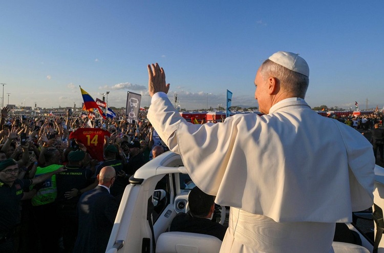 'En Cristo encontrarán amistad, valentía y bondad', enfatizó León XIV a los jóvenes