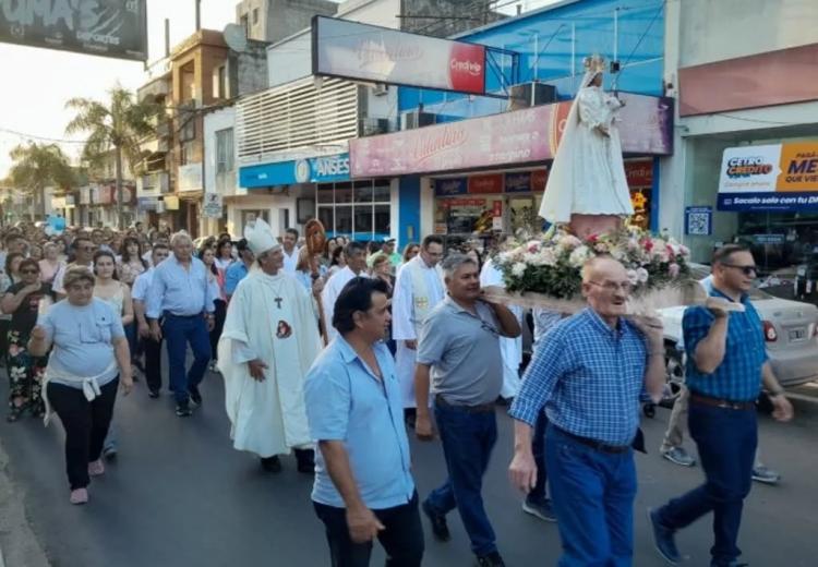 En el día de la Virgen del Pilar, Mons. Canecin acompañó a la feligresía de Curuzú Cuatiá