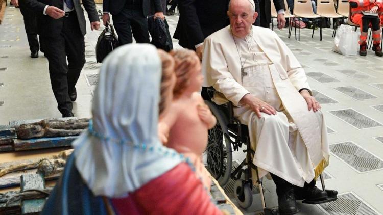 El Papa llamó a gastar menos en Navidad para ayudar a Ucrania El Papa llamó a gastar menos en Navidad para ayudar a Ucrania