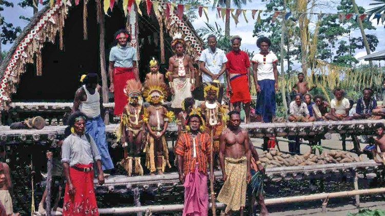En Papúa Nueva Guinea, el Papa se reunirá con la Iglesia multicultural En Papúa Nueva Guinea, el Papa se reunirá con la Iglesia multicultural