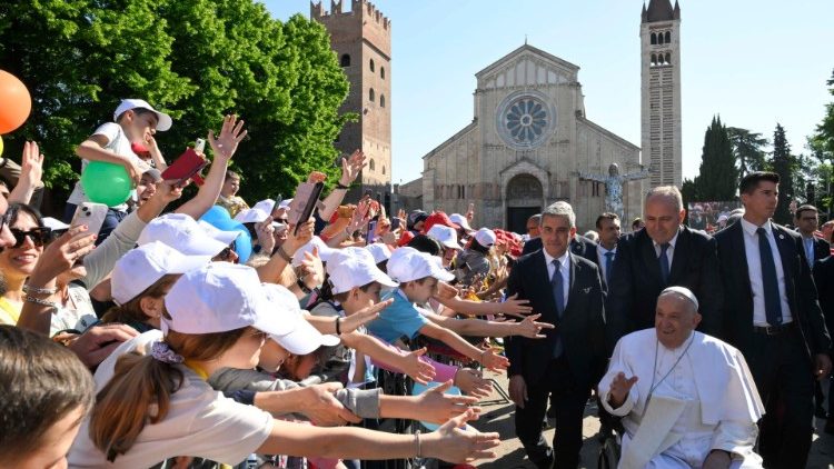 En Verona, el Papa animó a los jóvenes a ir contra la corriente En Verona, el Papa animó a los jóvenes a ir contra la corriente