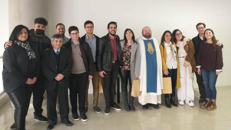 Estudiantes de la USAL reciben el sacramento de la Confirmación Estudiantes de la USAL reciben el sacramento de la Confirmación