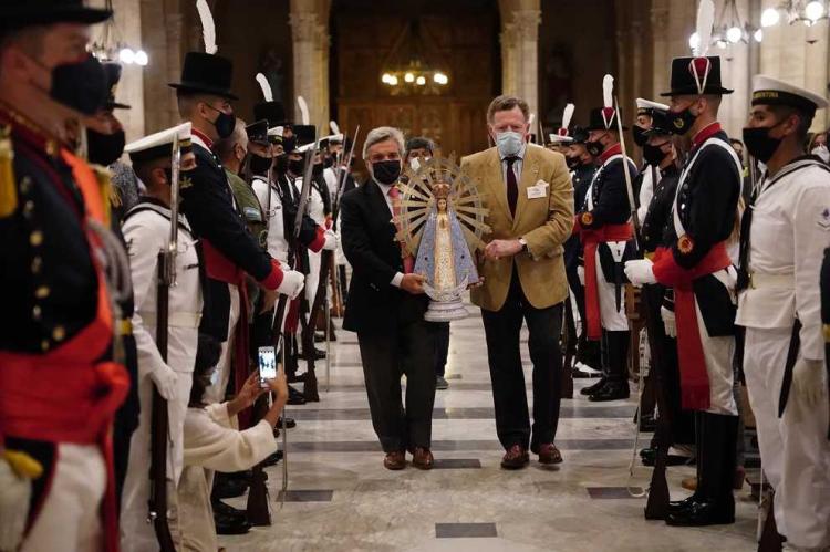 Excombatientes argentinos e ingleses rezan por la paz en Luján Excombatientes argentinos e ingleses rezan por la paz en Luján