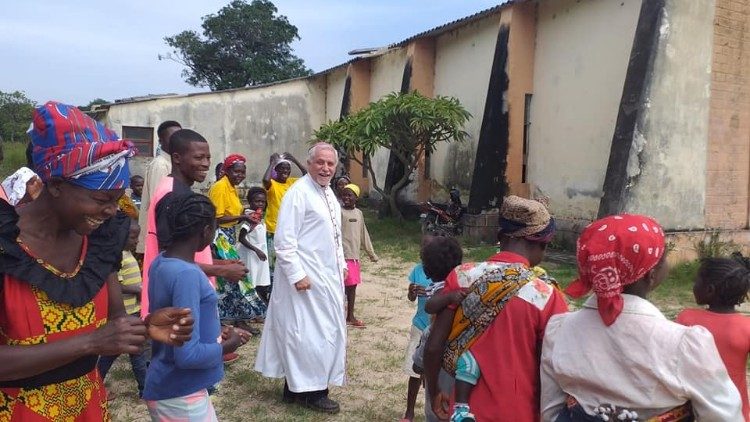 Falleció Mons. Tirso Blanco, el obispo argentino en Angola Falleció Mons. Tirso Blanco, el obispo argentino en Angola