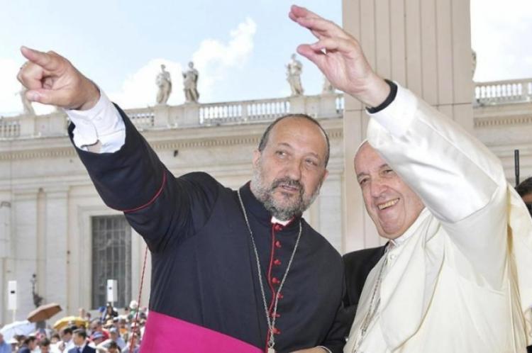Ferviente oración por el papa Francisco de la comunidad de San Luis Ferviente oración por el papa Francisco de la comunidad de San Luis