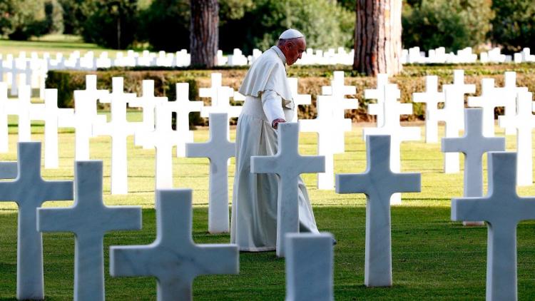 Fieles difuntos: el Papa celebrará misa en el cementerio de la II Guerra Mundial Fieles difuntos: el Papa celebrará misa en el cementerio de la II Guerra Mundial