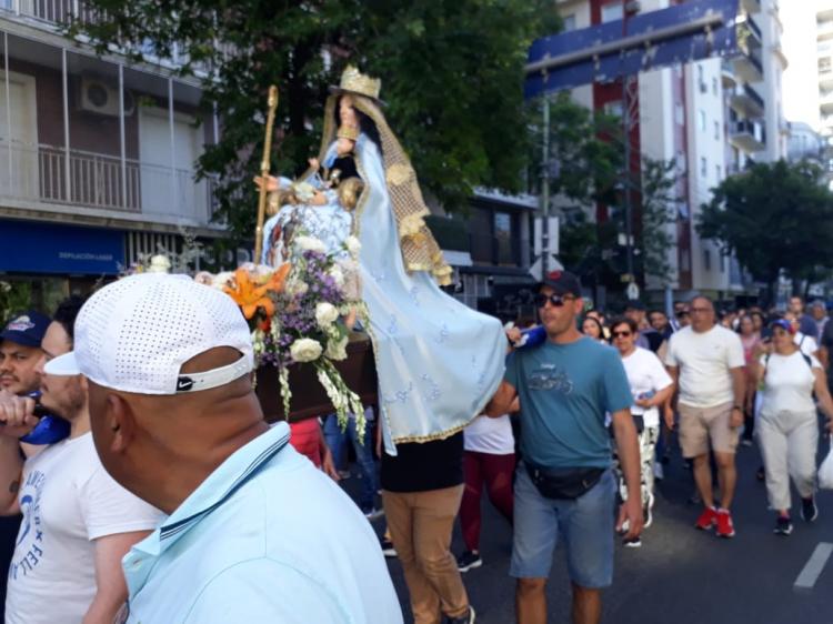 Fieles venezolanos honraron a la Divina Pastora por las calles de Caballito Fieles venezolanos honraron a la Divina Pastora por las calles de Caballito