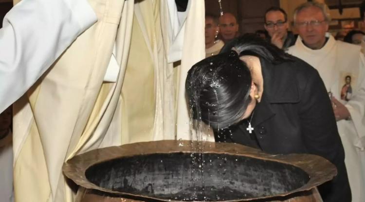 Francia: aumento histórico de bautismos de adultos durante la Semana Santa Francia: aumento histórico de bautismos de adultos durante la Semana Santa