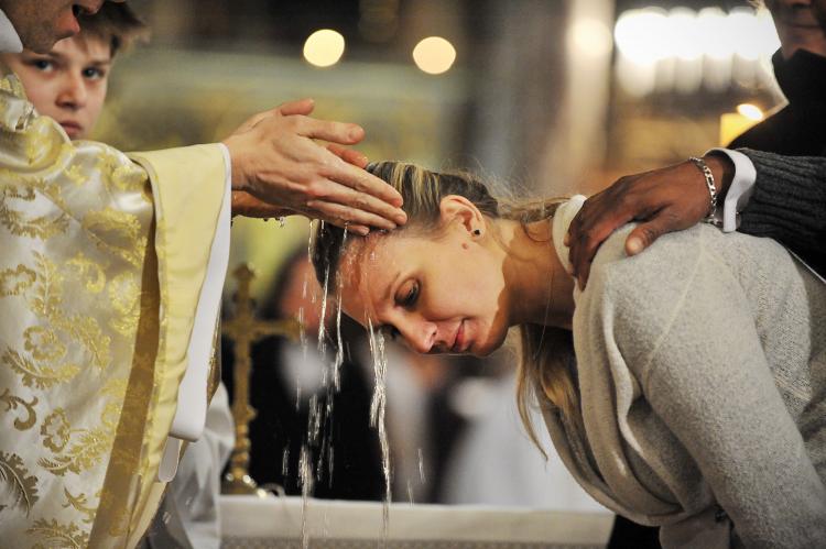 Francia: récord de bautismos durante la Pascua Francia: récord de bautismos durante la Pascua