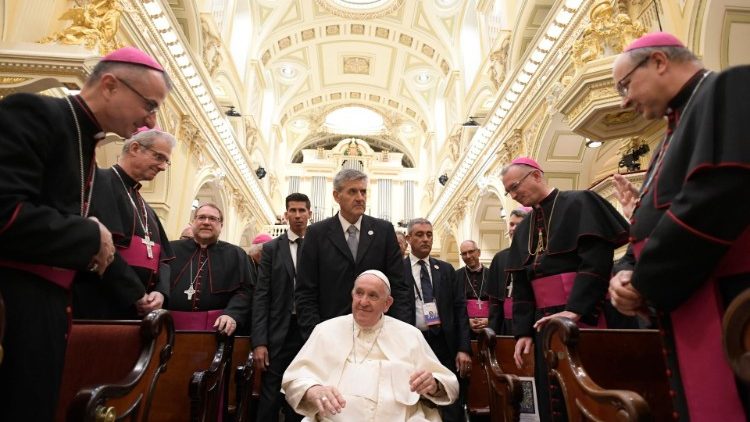 Francisco a la Iglesia en Canadá: Nunca más la idea de que existe una cultura superior Francisco a la Iglesia en Canadá: Nunca más la idea de que existe una cultura superior
