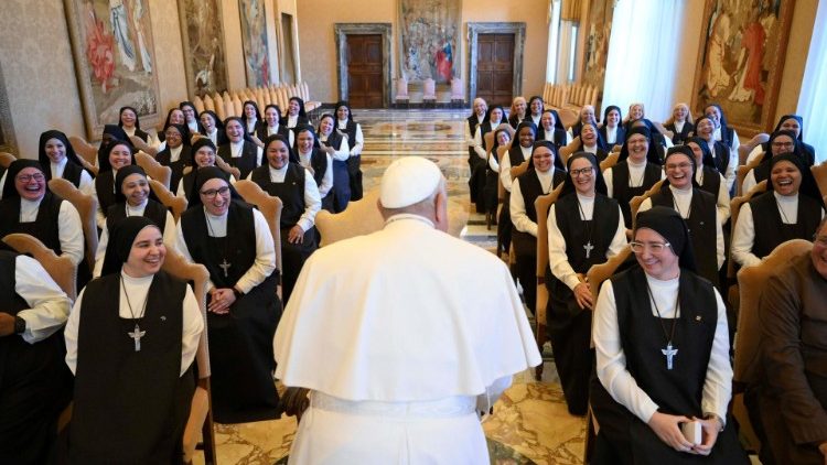 Francisco, a las Carmelitas del Espíritu Santo: 'El Evangelio llega a todos' Francisco, a las Carmelitas del Espíritu Santo: 'El Evangelio llega a todos'