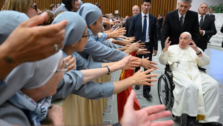 Francisco, a religiosas: 'Promuevan caminos de inclusión' Francisco, a religiosas: 'Promuevan caminos de inclusión'