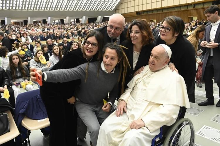 Francisco anima a "abrazar" la lógica del encuentro en el Año Jubilar Francisco anima a "abrazar" la lógica del encuentro en el Año Jubilar
