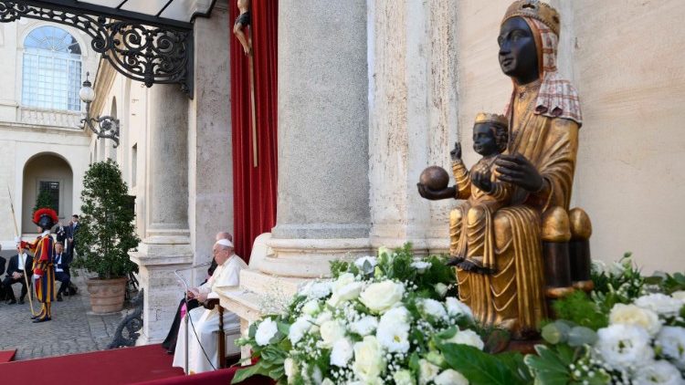 Francisco: 'Celebrar a María es celebrar la ternura de Dios' Francisco: 'Celebrar a María es celebrar la ternura de Dios'