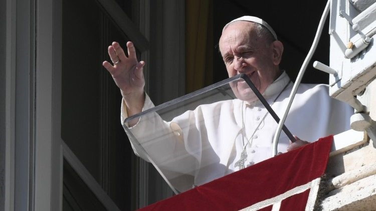 Francisco: 'Convertirnos en pan partido para los demás' Francisco: 'Convertirnos en pan partido para los demás'