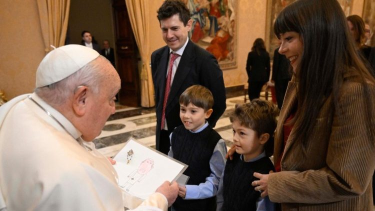 Francisco destaca la labor de una fundación católica al servicio de los pobres Francisco destaca la labor de una fundación católica al servicio de los pobres