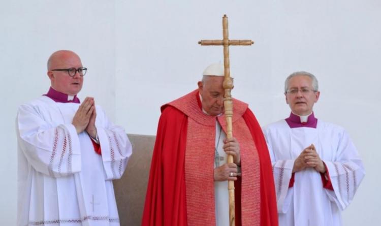 Francisco: 'El Espíritu Santo nos lleva adelante y nos ayuda a avanzar' Francisco: 'El Espíritu Santo nos lleva adelante y nos ayuda a avanzar'