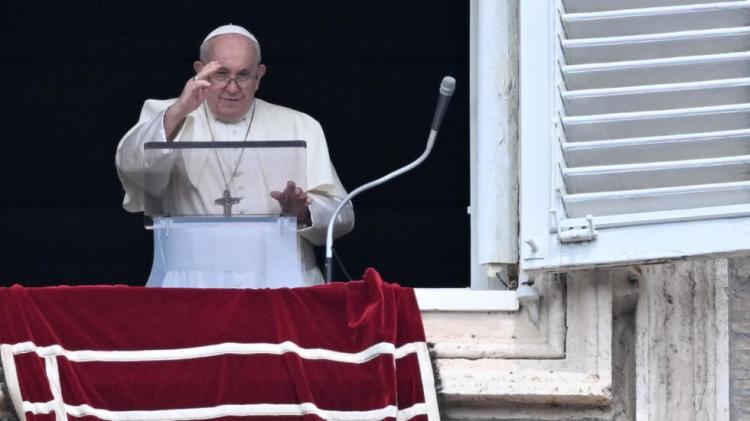 El Papa, en el Ángelus: 'Cristo está vivo y camina con nosotros' El Papa, en el Ángelus: 'Cristo está vivo y camina con nosotros'