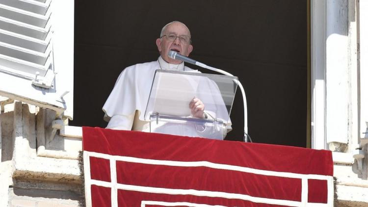 Francisco en el Ángelus: "Lo esencial es cultivar la fe" Francisco en el Ángelus: "Lo esencial es cultivar la fe"