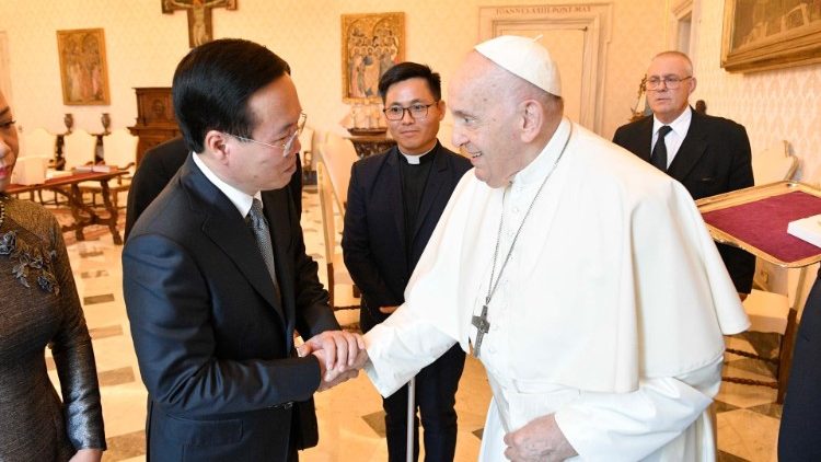 Francisco insta a los católicos vietnamitas a ser una fuerza positiva para el bien en su país Francisco insta a los católicos vietnamitas a ser una fuerza positiva para el bien en su país