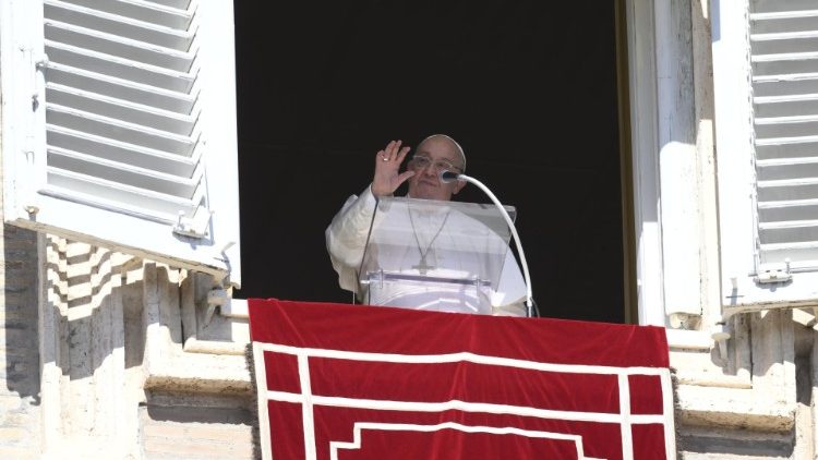 Francisco invitó a 'arriesgarse a amar' y a prestar atención a quienes lo necesitan Francisco invitó a 'arriesgarse a amar' y a prestar atención a quienes lo necesitan