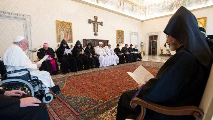 Francisco: "Que la cruz de Cristo sea la brújula que nos guíe hacia la plena unidad" Francisco: "Que la cruz de Cristo sea la brújula que nos guíe hacia la plena unidad"