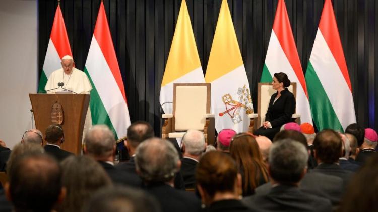 Francisco: 'La paz viene de políticas capaces de mirar al desarrollo de todos' Francisco: 'La paz viene de políticas capaces de mirar al desarrollo de todos'