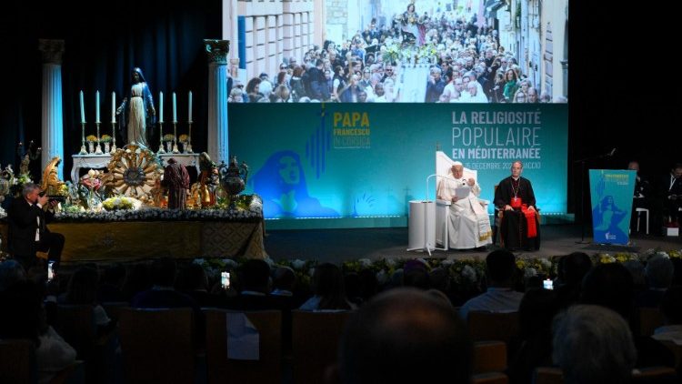 Francisco: 'La piedad popular, un vehículo crucial para transmitir la fe' Francisco: 'La piedad popular, un vehículo crucial para transmitir la fe'