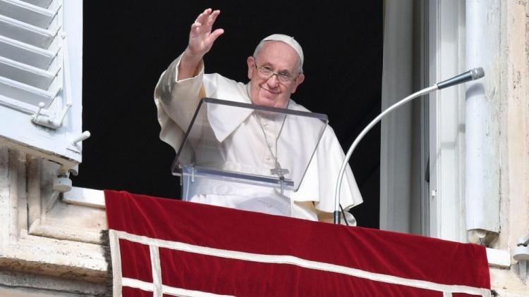 Francisco: 'Los santos no son héroes inalcanzables, sino amigos sinceros' Francisco: 'Los santos no son héroes inalcanzables, sino amigos sinceros'
