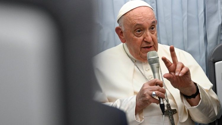 Francisco: 'No debemos jugar con el martirio del pueblo ucraniano' Francisco: 'No debemos jugar con el martirio del pueblo ucraniano'