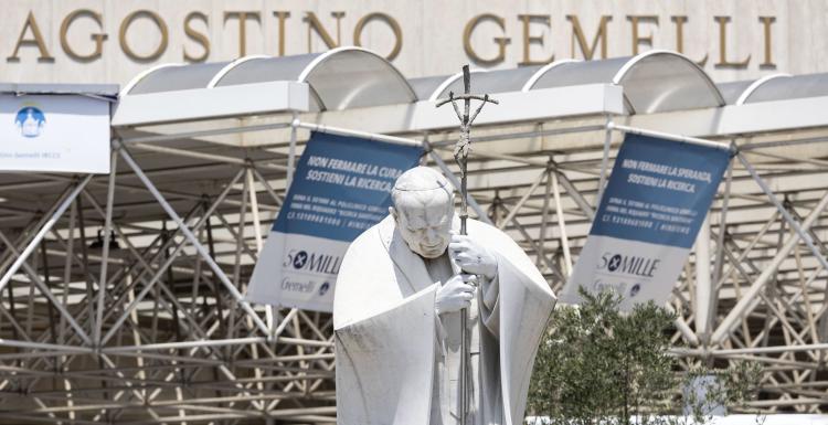 Francisco mejora progresivamente tras la operación y comenzó a movilizarse