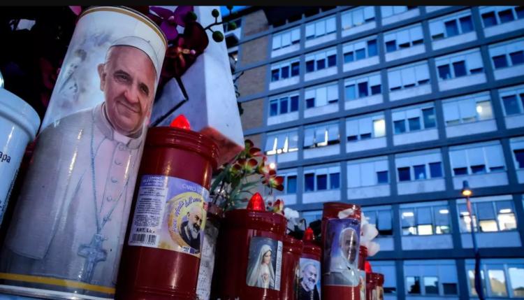 Francisco pasó una 'noche tranquila' después de sufrir el broncoespasmo Francisco pasó una 'noche tranquila' después de sufrir el broncoespasmo