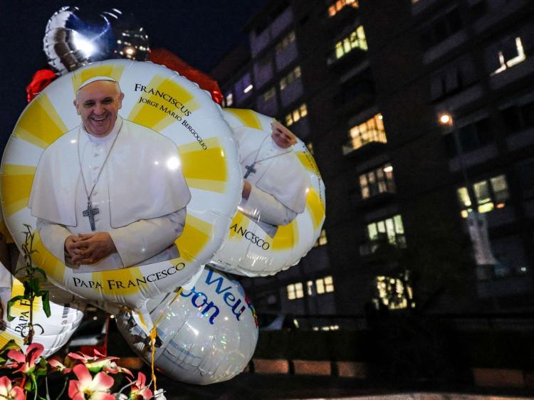 Francisco pasó una noche tranquila, iniciando su 22º día de hospitalización Francisco pasó una noche tranquila, iniciando su 22º día de hospitalización