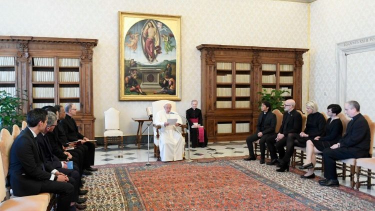 Francisco propone un nuevo pacto educativo para crear un futuro de esperanza Francisco propone un nuevo pacto educativo para crear un futuro de esperanza