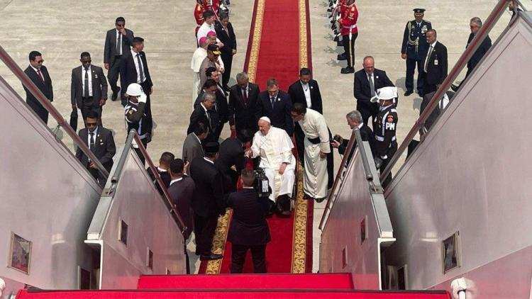 Francisco se despidió de Indonesia y partió rumbo a Papúa Nueva Guinea Francisco se despidió de Indonesia y partió rumbo a Papúa Nueva Guinea